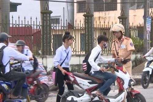 Nhiều lo lắng nếu lái xe điện, xe gắn máy dưới 50cm3 không cần bằng lái