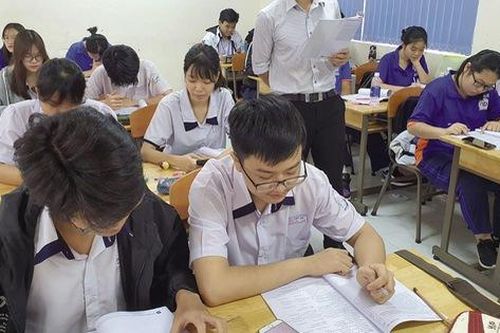 Thấy gì từ trường học đã cho học sinh dùng điện thoại trong 5 năm qua?