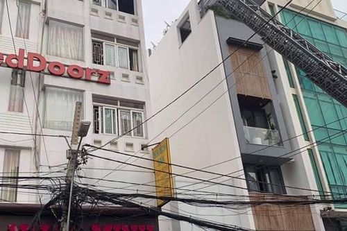 Cháy tầng 5 khách sạn ở TP HCM, 2 người thương vong