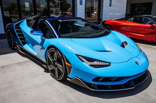 Lamborghini Centenario Roadster màu độc được rao bán