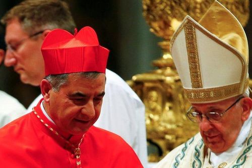 Hồng y quyền lực của Vatican bất ngờ từ chức