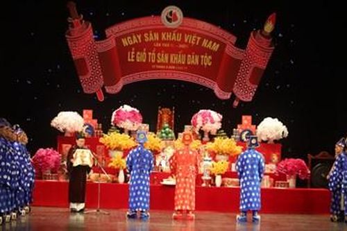 Đông đảo thế hệ nghệ sĩ dự Lễ giỗ tổ Sân khấu dân tộc năm 2020