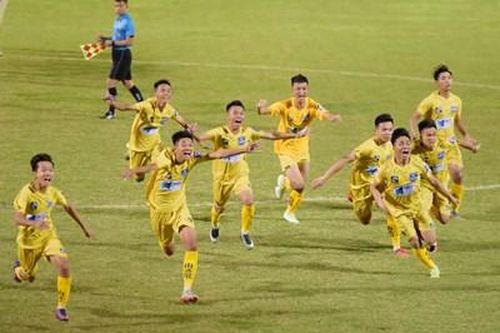Sông Lam Nghệ An vào chung kết nhờ đá luân lưu