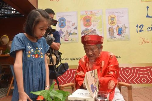Nhà nghiên cứu ra mắt tiểu thuyết lịch sử ở tuổi 99