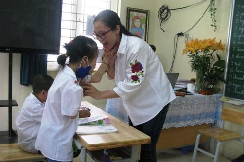 Trường chuyên biệt nỗ lực chuyển đổi SGK lớp 1 mới