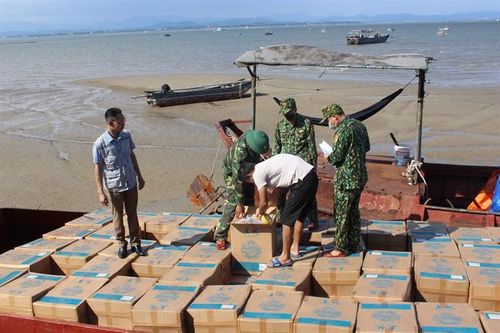 Bắt giữ 3 vụ vận chuyển thảo dược và thuốc lá điều trái phép trên vùng biển Quảng Ninh