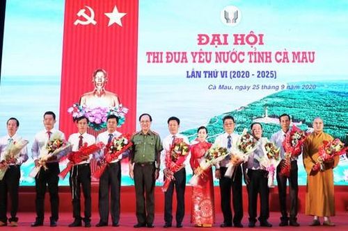 Cà Mau thi đua để phát triển nhanh và bền vững