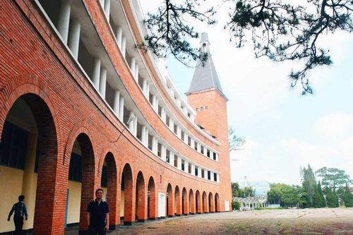 Ngôi trường đẹp bậc nhất Việt Nam có nguy cơ 'mất tên'