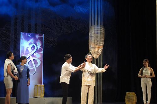 Long Nhật, Quang Tèo đóng vở 'Dưới ánh đèn'