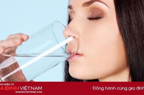 Điều gì xảy ra khi uống nước lúc bụng đói trong 1 tháng?