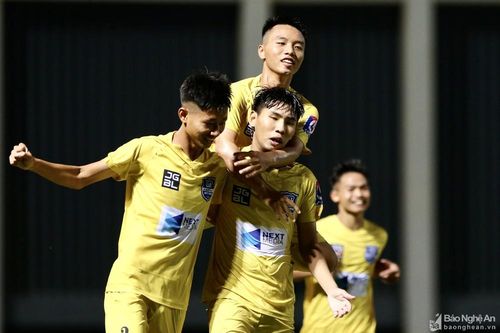 Thắng U17 PVF trên chấm luân lưu, U17 SLNA tiến vào chung kết