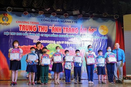 Ánh trăng ấm áp cùng học bổng Nguyễn Đức Cảnh năm học 2020 - 2021