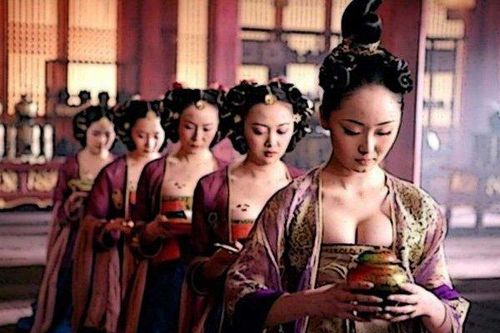 Hình phạt đáng sợ dành cho nhóm cung nữ dám lập mưu hành thích hoàng đế