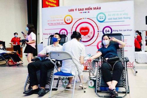 Nhân viên Shinhan Finance hưởng ứng hiến máu nhân đạo