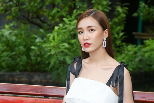 Ca sĩ Tú Tri thừa nhận tật xấu khi mộng du khiến chồng chuyển giới hoảng sợ mỗi đêm