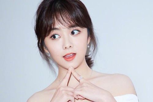 Đàm Tùng Vận bị nghi ngờ bỏ tiền mua phiếu bầu khi bỏ xa Ngu Thư Hân và Tống Thiến tại đề cử Nữ thần Kim Ưng 2020