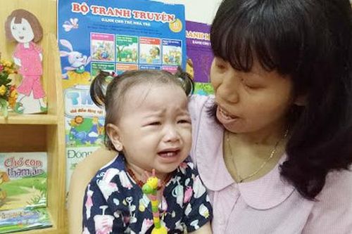 Làm gì khi con học mẫu giáo không thích chơi với cô, với bạn?