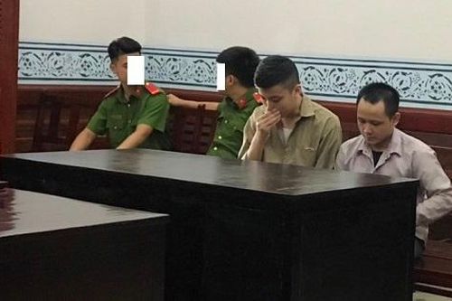 Hai tên cướp ăn may vì chiếc điện thoại Vertu 'hàng fake'