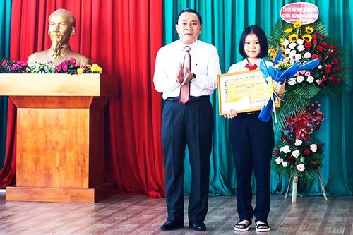 Ngôi trường chuyên giật giải… viết thư UPU