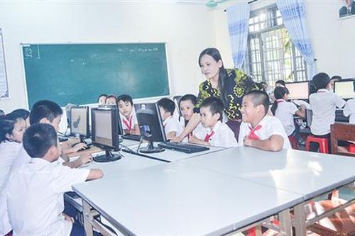 Học sinh, sinh viên tham gia bảo hiểm y tế để được chăm sóc sức khỏe toàn diện