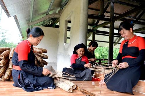 Nghề làm rọ tôm ở Hợp Hòa