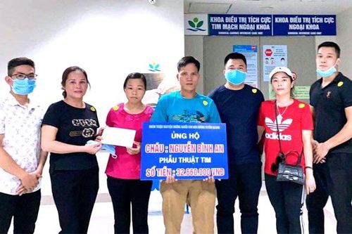 Trao tặng 32,6 triệu đồng cho bệnh nhi bị bệnh tim bẩm sinh