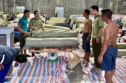 Phát hiện kho hàng chứa 80 tấn vải cuộn không nguồn gốc
