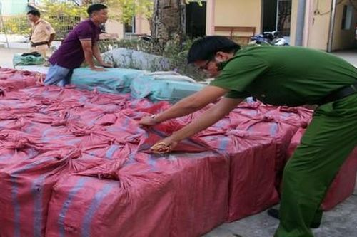 Biên giới Tây Nam: Quyết liệt truy bắt buôn lậu thuốc lá