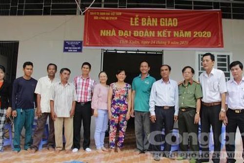 Bàn giao 3 căn nhà cho người dân miền Tây