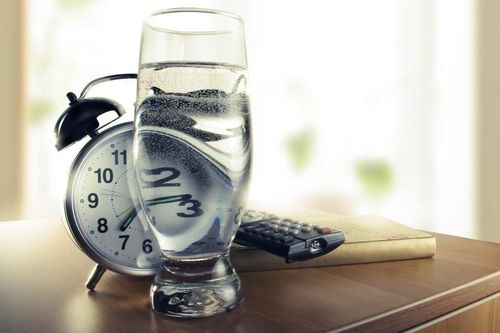 Dù khát đến mấy bạn cũng không nên uống nước vào thời điểm này
