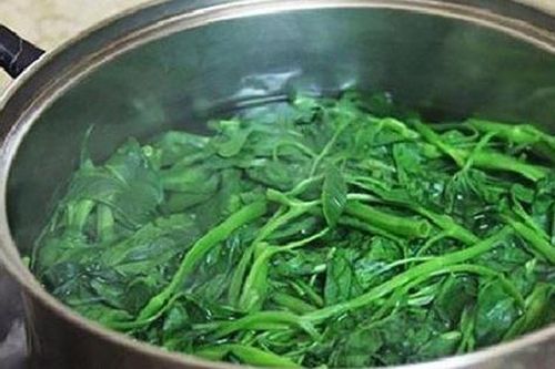 Chỉ sai lầm nhỏ nhưng phổ biến này trong cách luộc rau có thể khiến cả nhà bệnh chồng bệnh