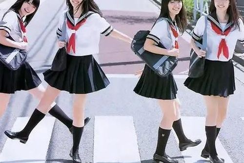 Chỉ được đi vệ sinh tối đa 7 phút, dùng tối đa 30cm giấy vệ sinh và 51 điều nội quy kì lạ tại trường học ở Nhật Bản