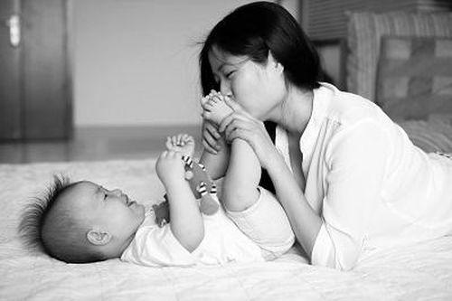 Nhịp tim của em bé phản ánh sức khỏe tâm thần của mẹ