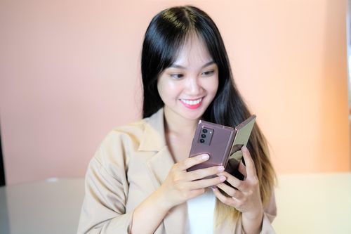 Galaxy Z Fold2 - 50 triệu cho cảm giác gập mới mẻ, thú vị