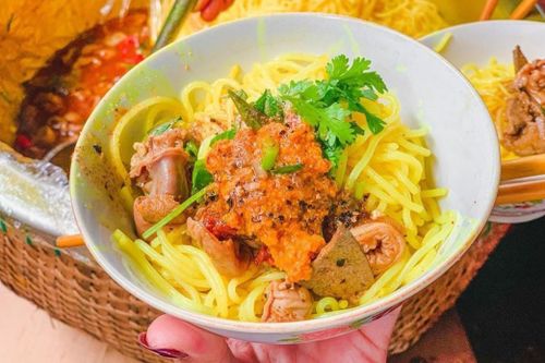 Bún nghệ xào lòng nổi tiếng miền Trung