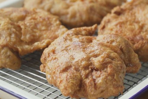 Đổi bữa với món cốt lết gà mắm tôm