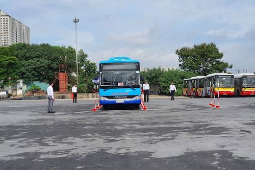 Tài xế xe buýt sôi nổi tranh tài lái xe giỏi, an toàn 2020