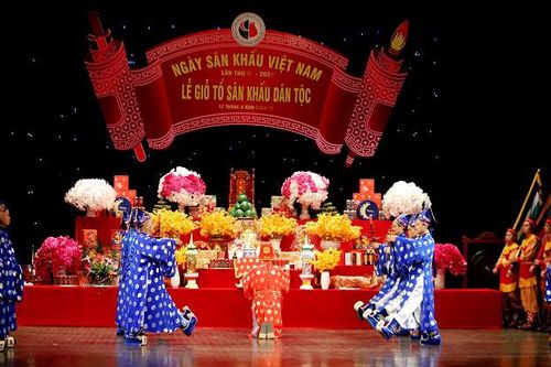 Lễ Giỗ Tổ sân khấu dân tộc
