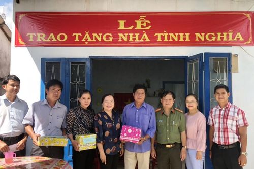 Báo Công an TPHCM bàn giao 3 căn nhà cho người dân miền Tây
