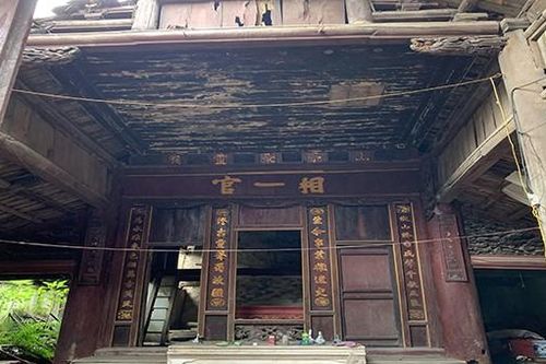 Ngôi đình hơn 300 năm tuổi có nguy cơ sập đổ hoàn toàn khi các biện pháp 'giải cứu' ì ạch