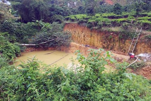 Ba học sinh chết đuối trong hồ nước tưới cà phê