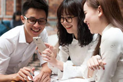 Thận trọng khi trang bị điện thoại di động cho học sinh