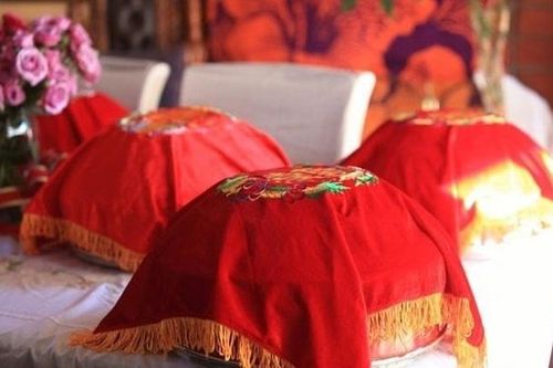 Chú rể chua chát khi người tình 55 tuổi đến đám cưới đánh ghen
