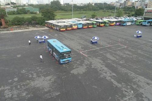 Tài xế xe buýt 'tranh tài'