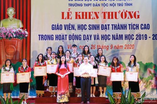 Trường THPT Dân tộc Nội trú tỉnh tuyên dương học sinh giỏi, thành lập Quỹ 'Thắp sáng ước mơ'