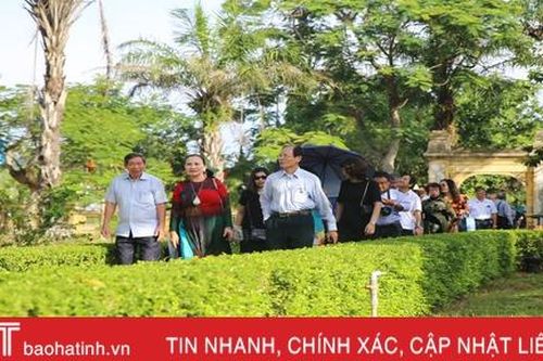 Du khách thập phương về Tiên Điền tưởng niệm Đại thi hào Nguyễn Du