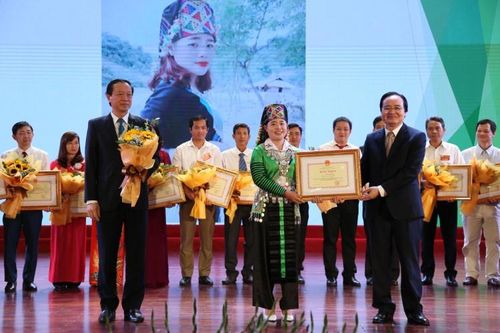 Cô giáo người Mông mang mùa xuân về bản