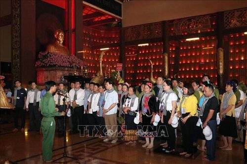 Các già làng, trưởng bản ấn tượng với sự phát triển của Thành phố mang tên Bác