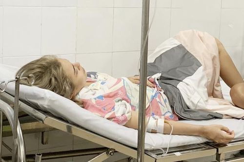 Thái Trinh ẩn status 'tố' khách sạn 5 sao sau vụ ngộ độc, hé lộ cách giải quyết