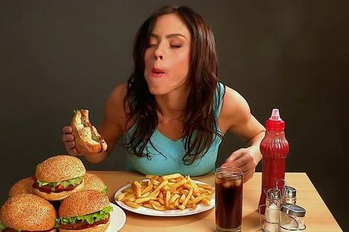 Ăn uống vô độ có thể là bệnh lý nghiêm trọng về tâm thần